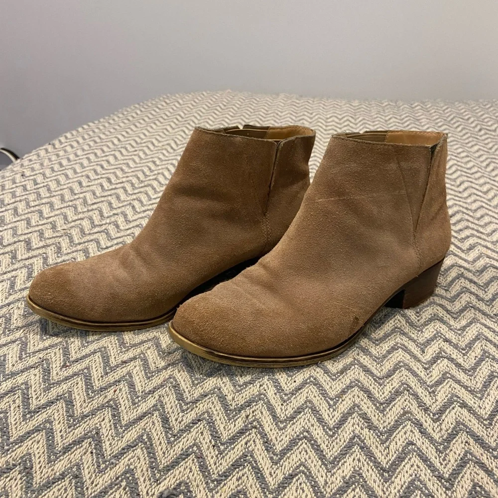 Lucky Brand Benissa Suede Ankle Boots in Carmel Brown – Size 10